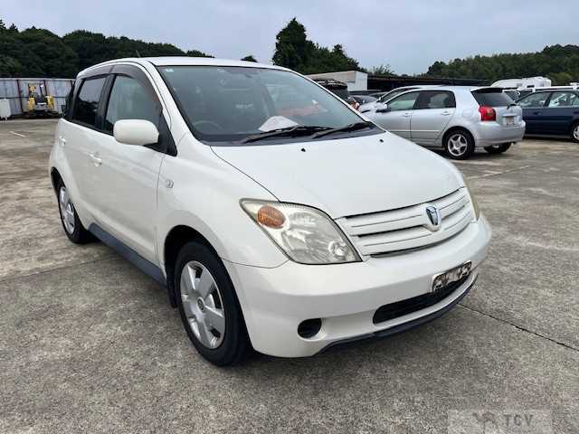 2004 Toyota IST