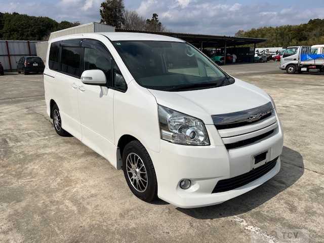 2010 Toyota Noah
