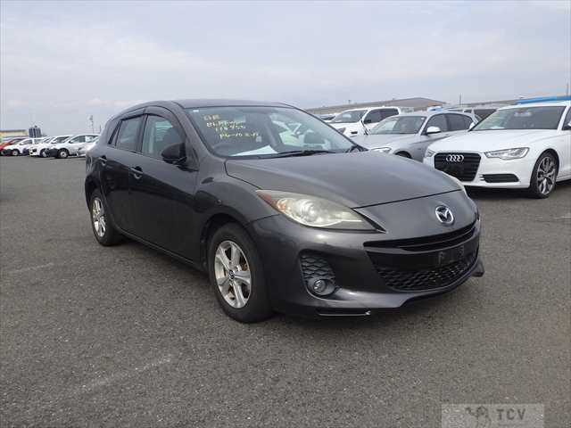2013 Mazda Axela
