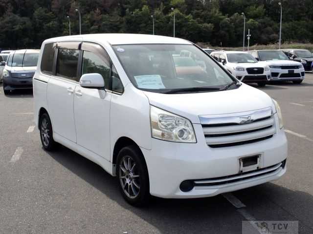 2010 Toyota Noah