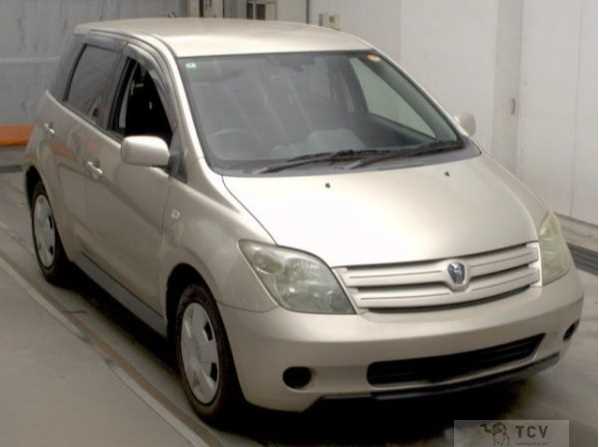 2004 Toyota IST