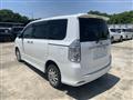 2010 Toyota Voxy