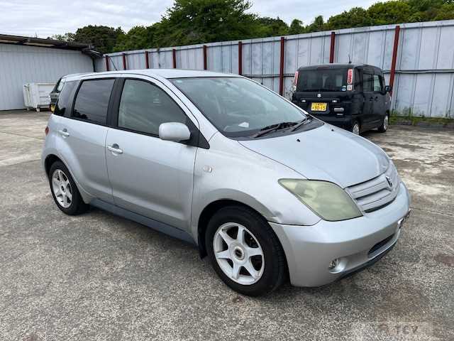 2002 Toyota IST