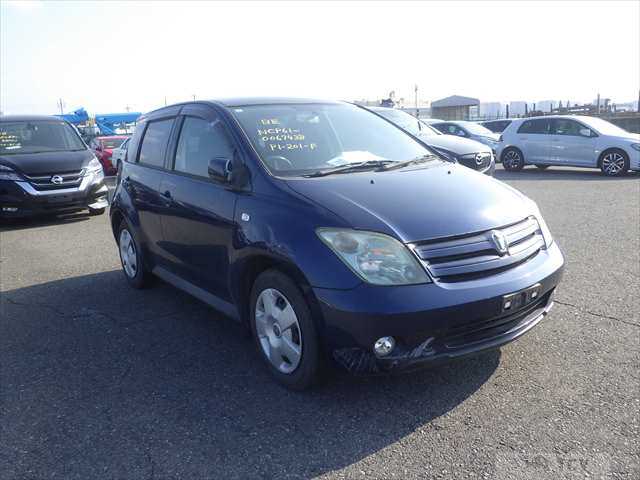 2004 Toyota IST