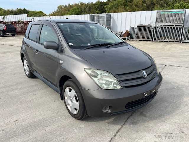 2005 Toyota IST