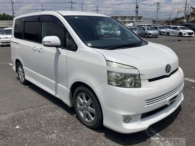 2010 Toyota Voxy