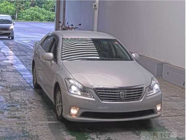 2012 Toyota Crown