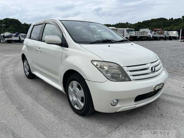 2005 Toyota IST