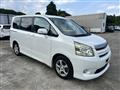 2010 Toyota Noah