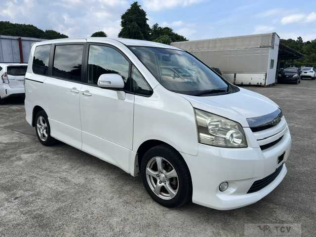 2010 Toyota Noah