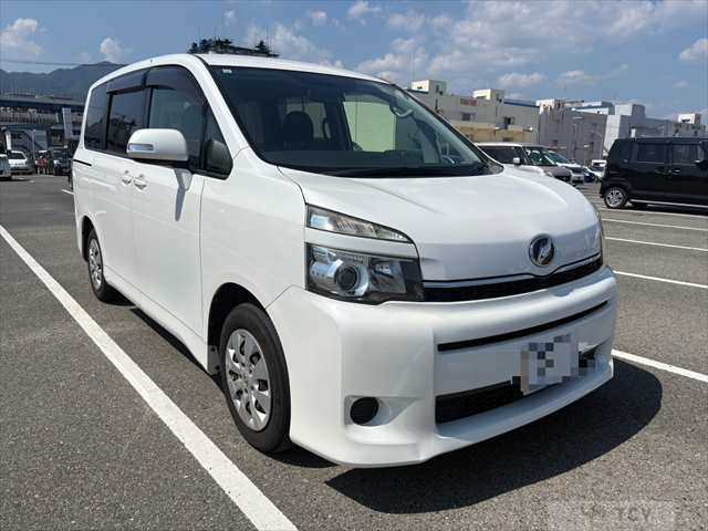 2013 Toyota Voxy