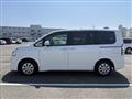 2013 Toyota Voxy