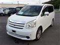 2007 Toyota Noah