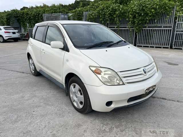 2004 Toyota IST