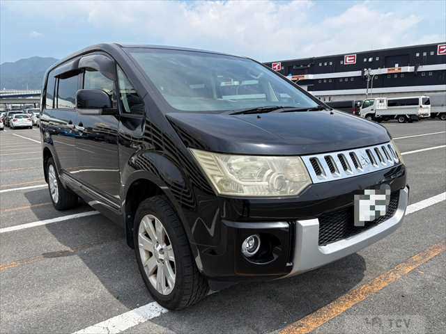 2011 Mitsubishi Delica D5