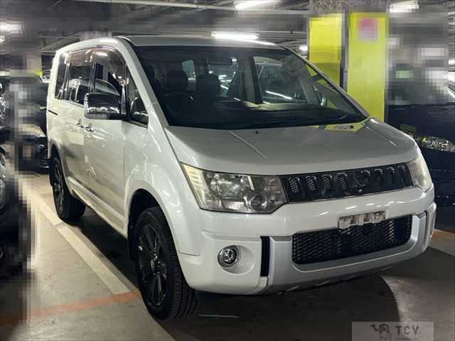 2010 Mitsubishi Delica D5