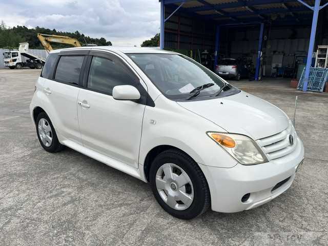 2005 Toyota IST