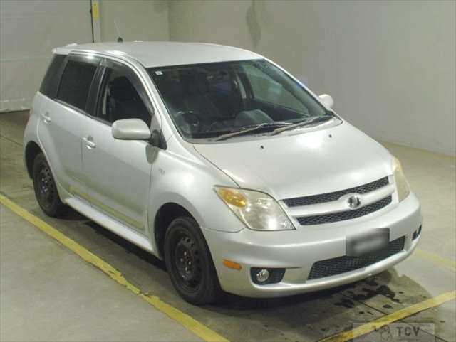 2005 Toyota IST