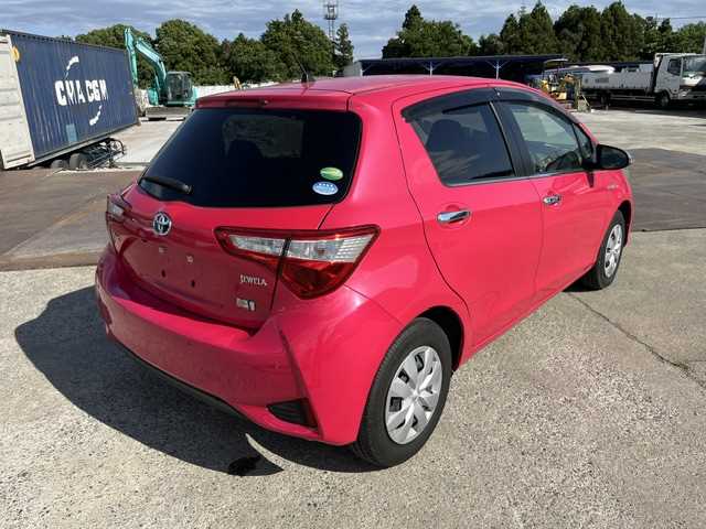 Toyota Vitz 2018 photo 4