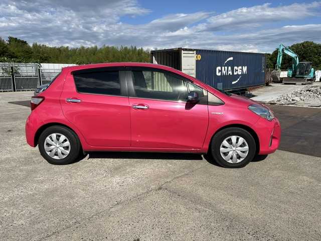 Toyota Vitz 2018 photo 5