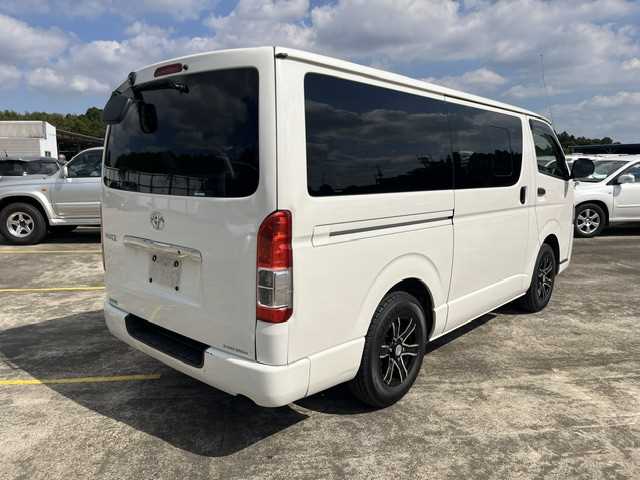 Toyota Hiace Van 2016 photo 2