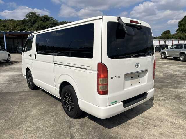 Toyota Hiace Van 2016 photo 4