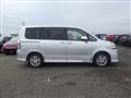 2010 Toyota Voxy