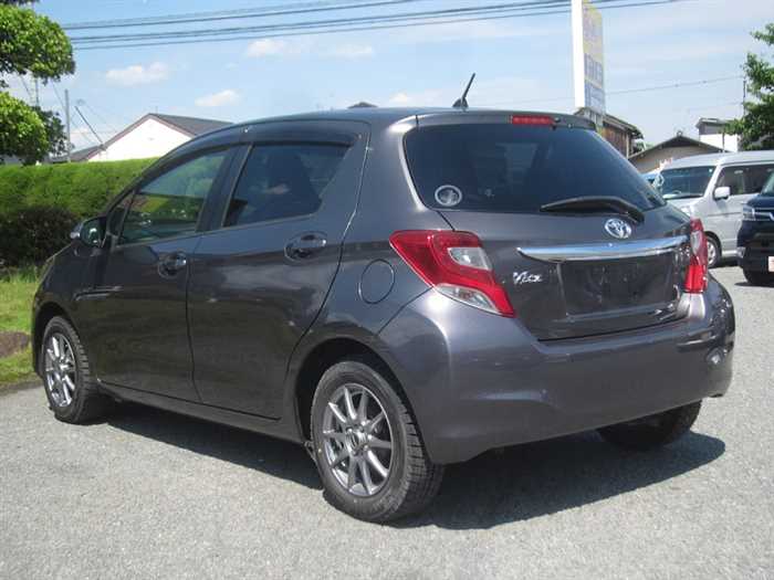 Toyota Vitz 2015 photo 3