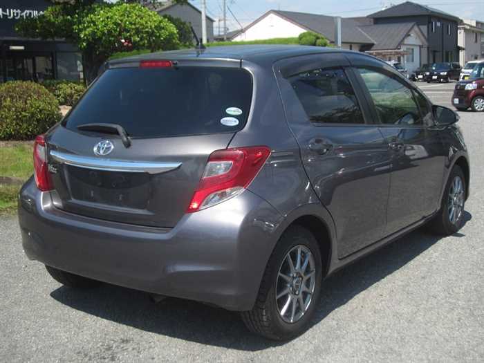 Toyota Vitz 2015 photo 4