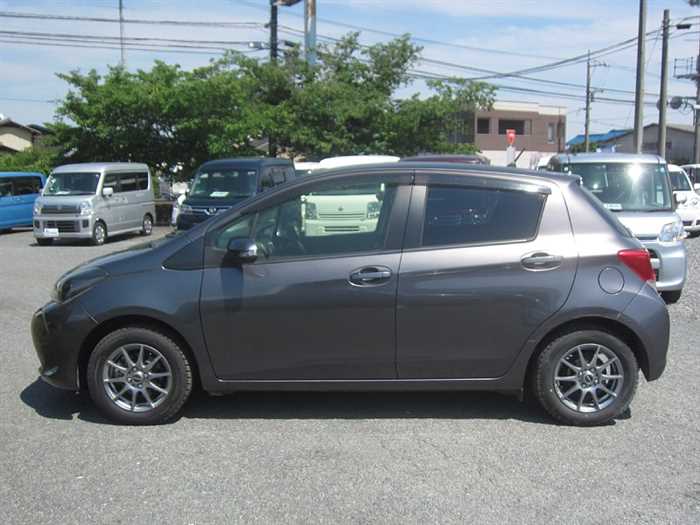 Toyota Vitz 2015 photo 5