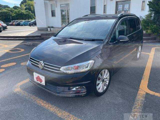 2017 Volkswagen Golf Touran
