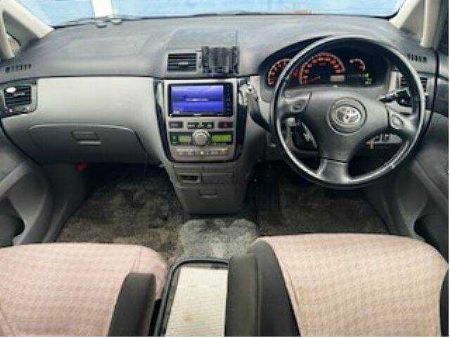 Toyota Ipsum 2001 photo 2