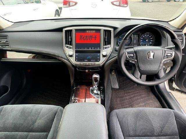 Toyota Crown 2015 photo 2