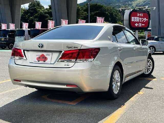 Toyota Crown 2015 photo 3