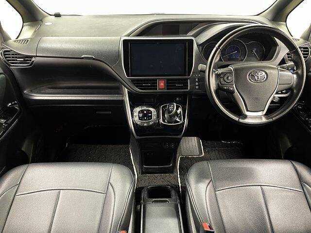 Toyota Voxy 2020 photo 2