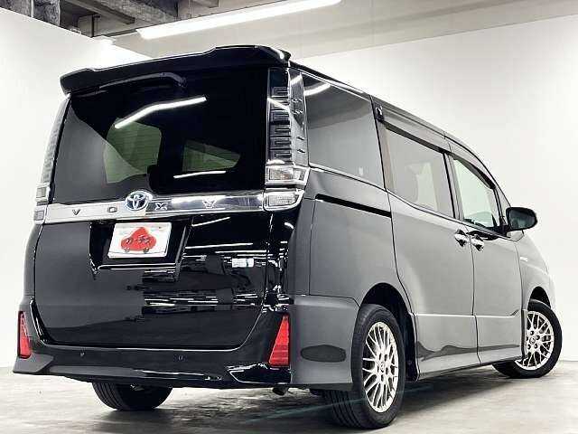 Toyota Voxy 2020 photo 3