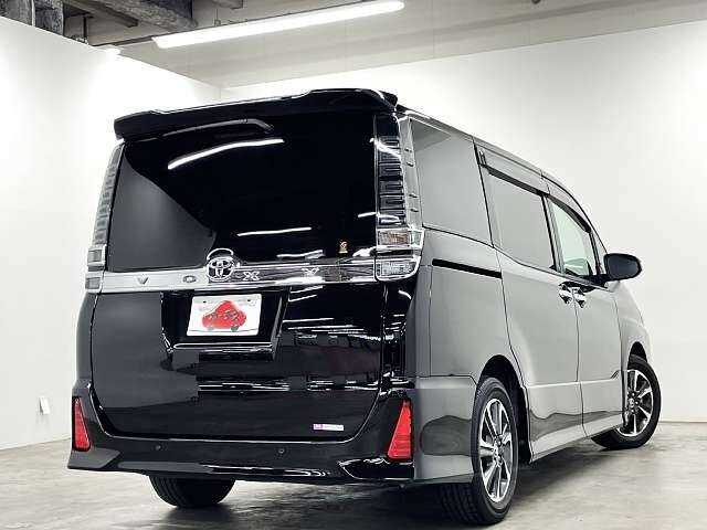 Toyota Voxy 2021 photo 3