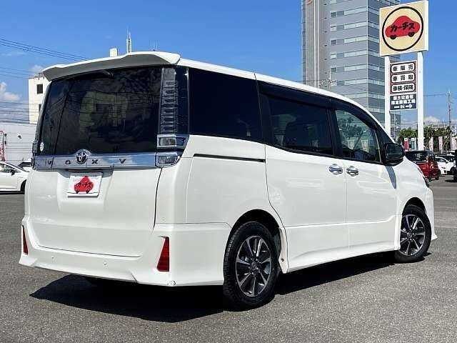 Toyota Voxy 2021 photo 3