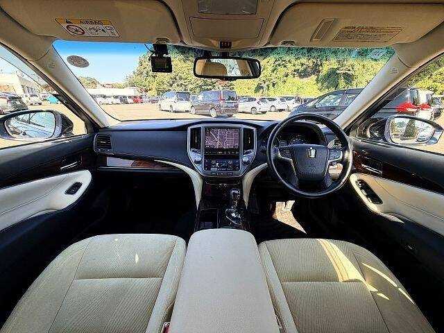 Toyota Crown 2014 photo 2