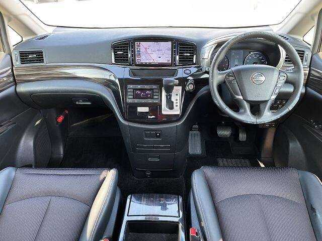 Nissan Elgrand 2019 photo 2