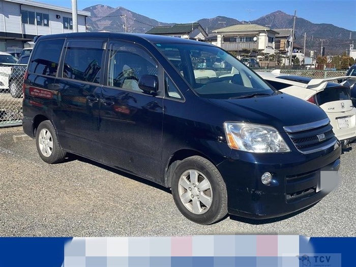 2005 Toyota Noah