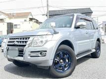 2016 Mitsubishi Pajero