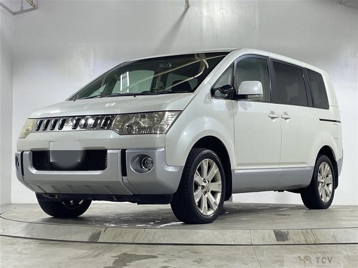 2011 Mitsubishi Delica D5