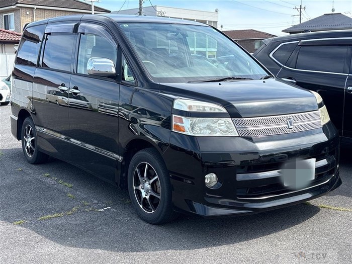 2005 Toyota Voxy
