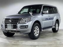 2015 Mitsubishi Pajero