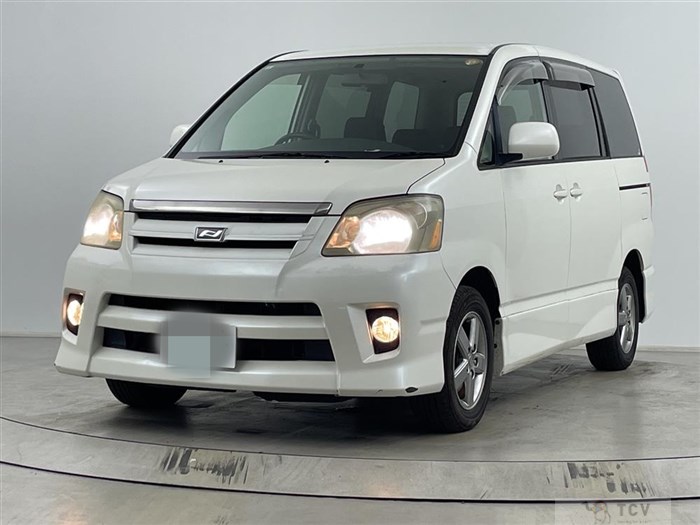 2005 Toyota Noah