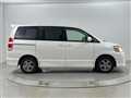 2005 Toyota Noah