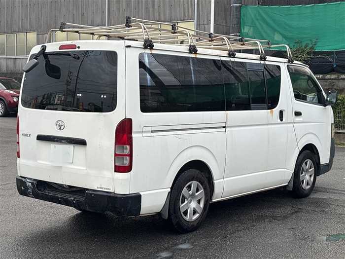 Toyota Hiace Van 2009 photo 2