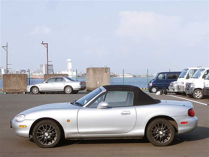 Mazda Roadster thumbnail 7