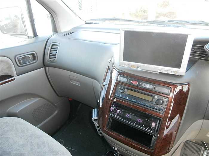 Nissan Elgrand thumbnail 11